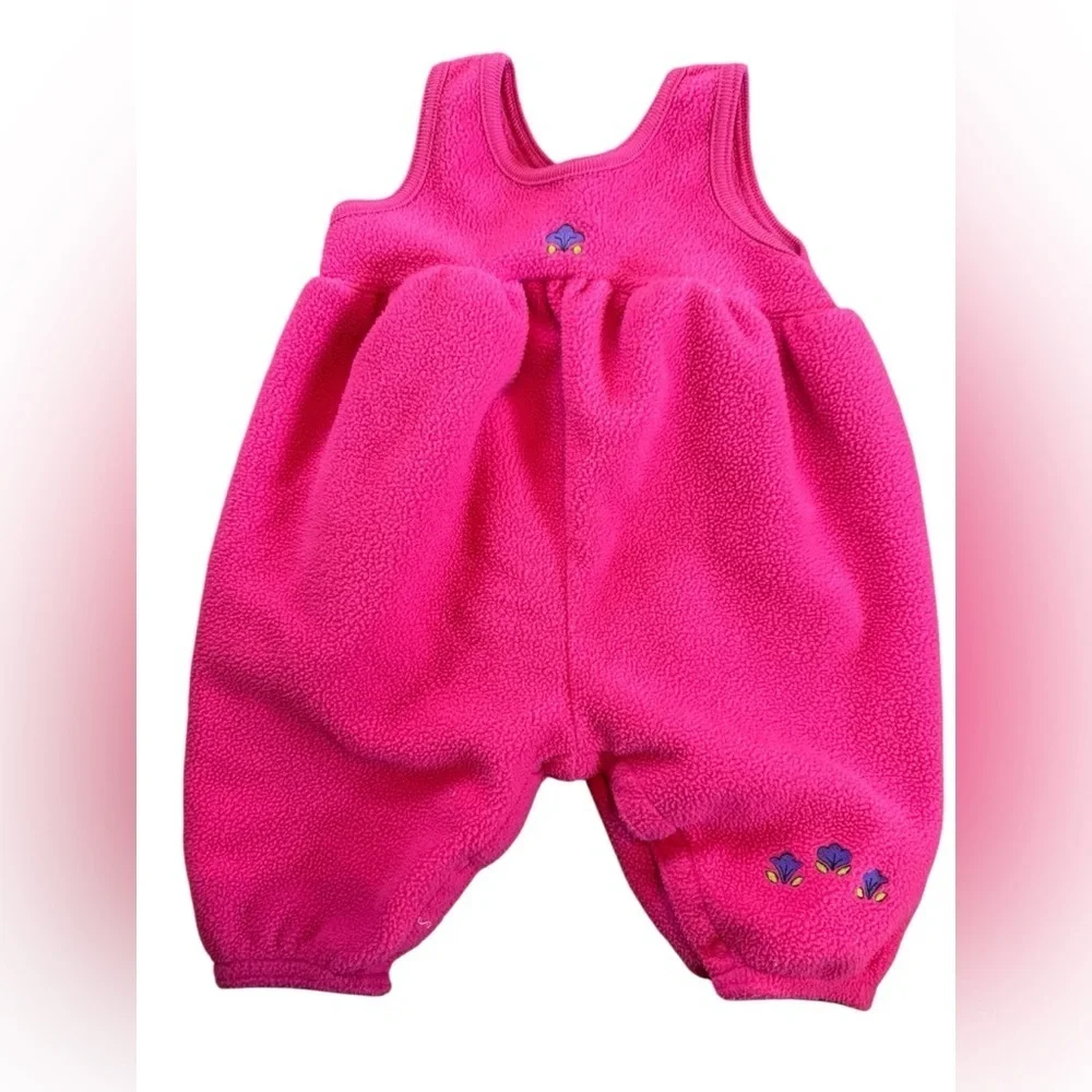Carter's Pink vintage Baby Girls romper with snaps EUC Size 3-6 months